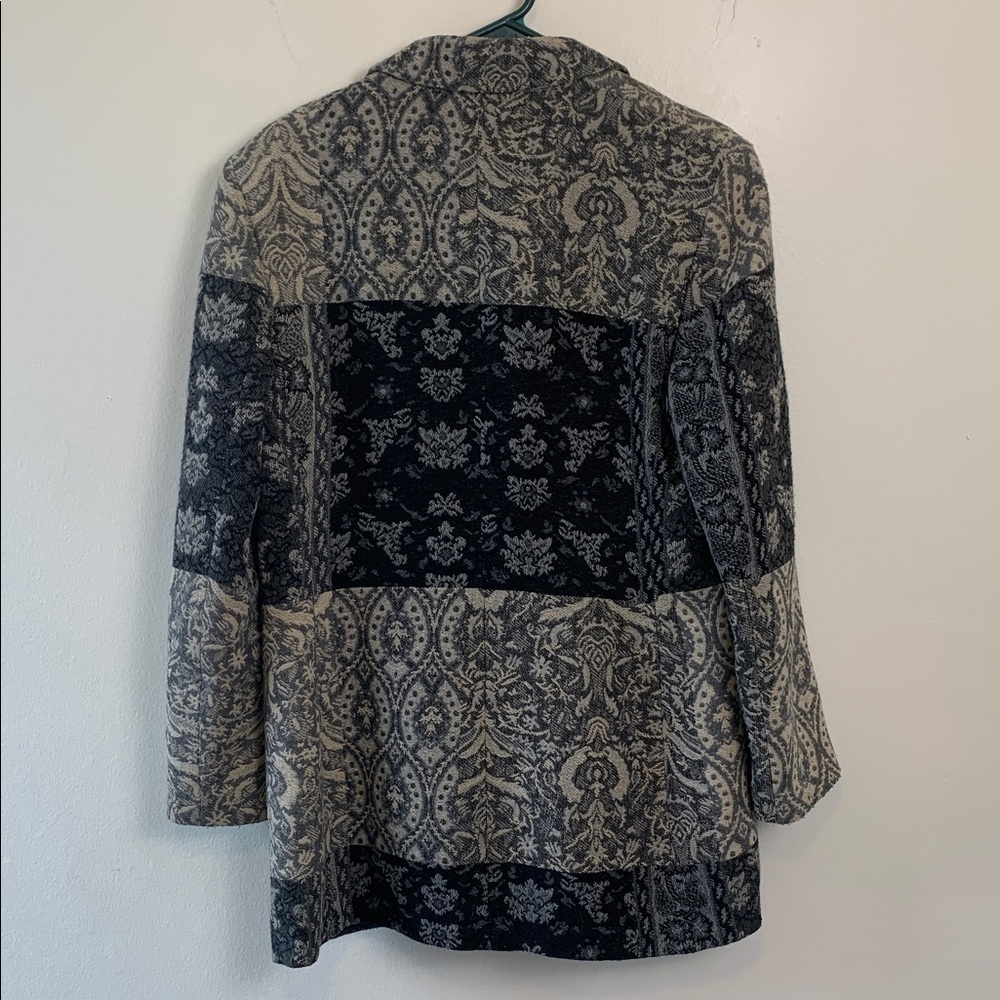 Tuzzi Fall or Winter Coat, 1 Front Pocket, Neutral, Size 40 - Picture 4 of 7